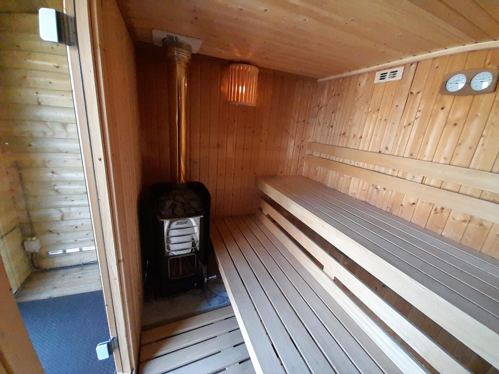 Beautiful 6-Person Chalet With Finnish Wood-Fired Sauna Tzummarum Exterior foto