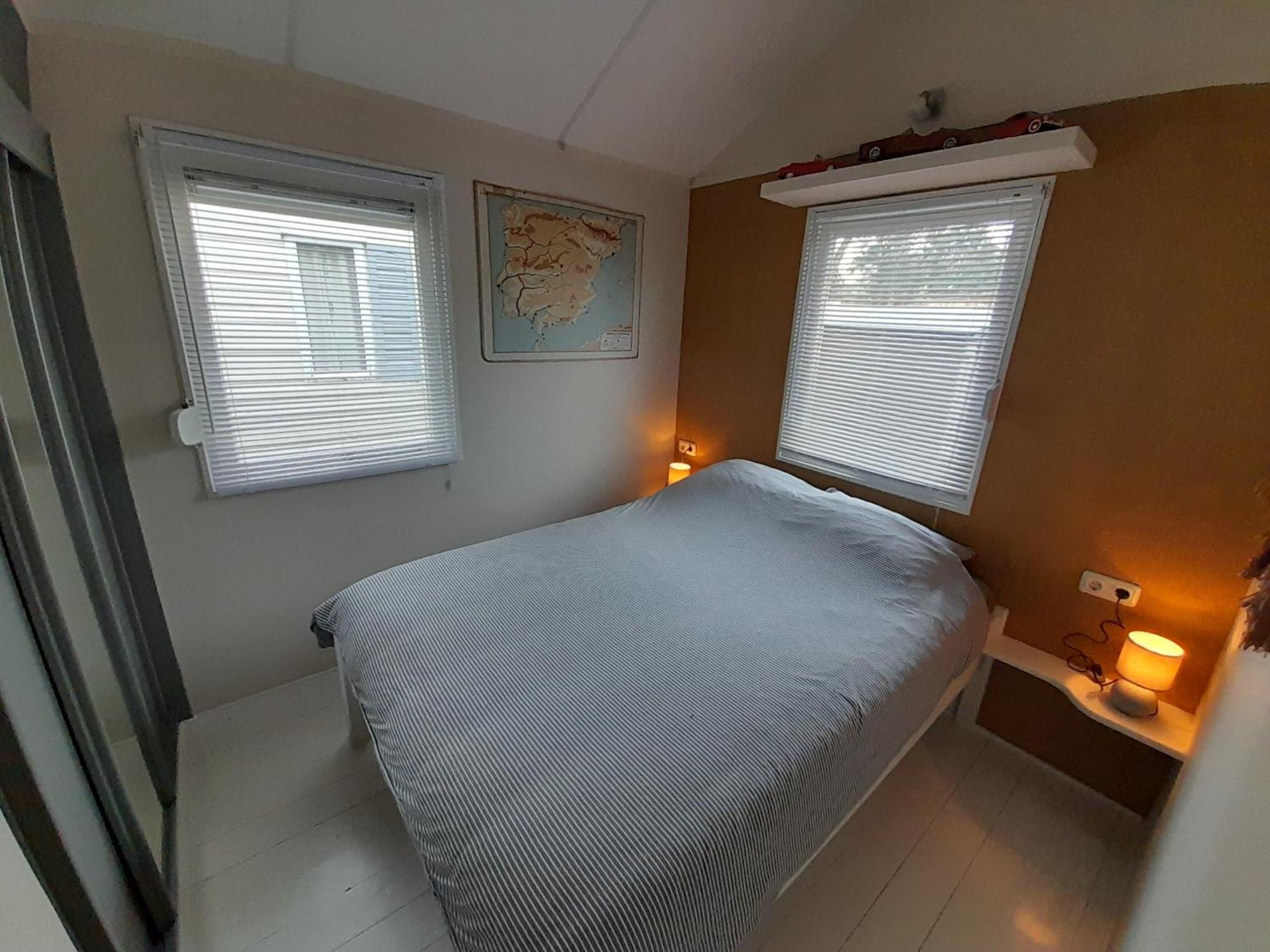 Beautiful 6-Person Chalet With Finnish Wood-Fired Sauna Tzummarum Exterior foto